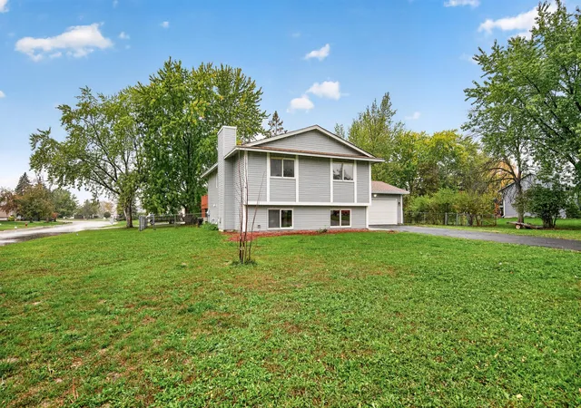 Photo 4 of Single family home for sale at 1655 Lincoln Ave, Saint Paul Park, MN 55071 | MLS# 7161226 | Listing updated on 2026-10-26