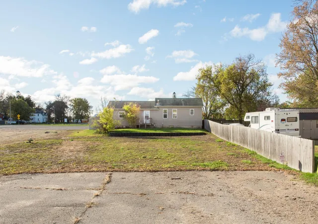 Photo 2 of Single family home for sale at 150 Western Ave, Nelson, MN 56355 | MLS# 7161239 | Listing updated on 2026-10-22
