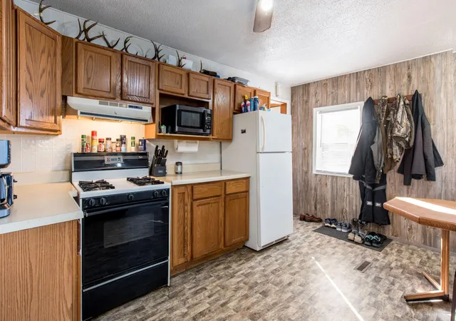Photo 4 of Single family home for sale at 150 Western Ave, Nelson, MN 56355 | MLS# 7161239 | Listing updated on 2026-10-23