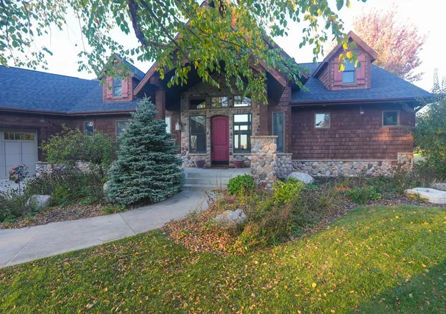 Photo 3 of Single family home for sale at 1821 Legacy Dr, Faribault, MN 55021 | MLS# 7161259 | Listing updated on 2026-10-20