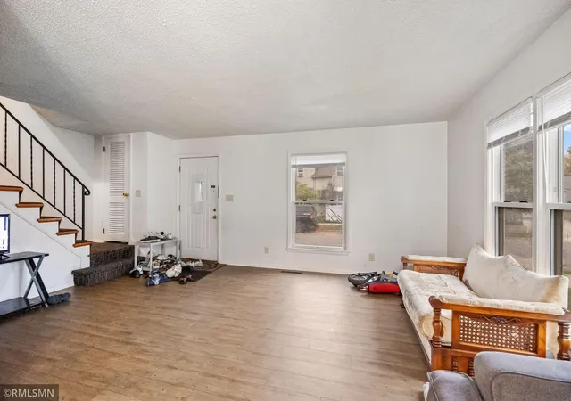Photo 4 of House for sale at 985 Cypress St, Saint Paul, MN 55106 | MLS# 7161261 | Listing updated on 2026-10-17