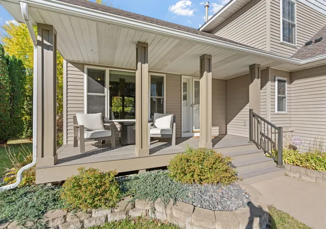 Photo 2 of Single family home for sale at 5961 Norway Pine Ct, Saint Paul, MN 55110 | MLS# 7161270 | Listing updated on 2026-10-23