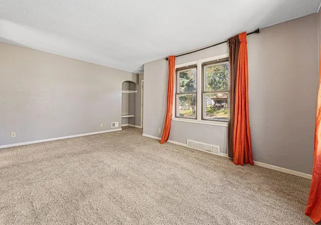 Photo 2 of Single family home for sale at 722 Willow St, Fairmont, MN 56031 | MLS# 7161271 | Listing updated on 2026-10-19