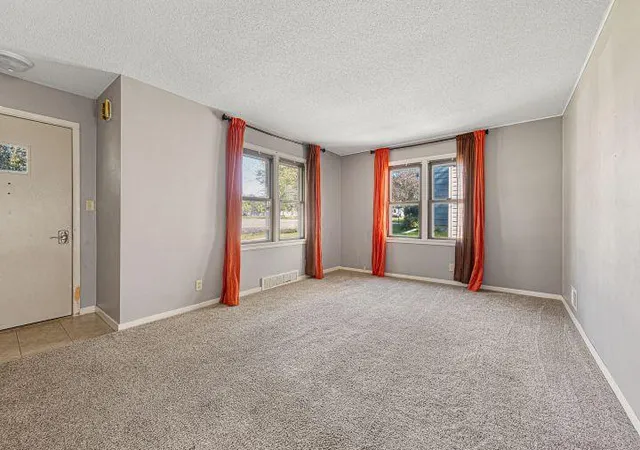 Photo 3 of Single family home for sale at 722 Willow St, Fairmont, MN 56031 | MLS# 7161271 | Listing updated on 2026-10-19