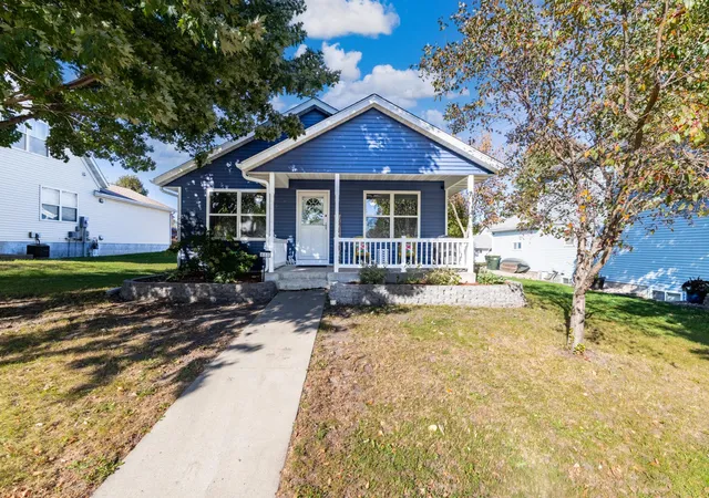 Photo 2 of Single family home for sale at 605 Bassford St, Saint Peter, MN 56082 | MLS# 7161282 | Listing updated on 2026-10-23