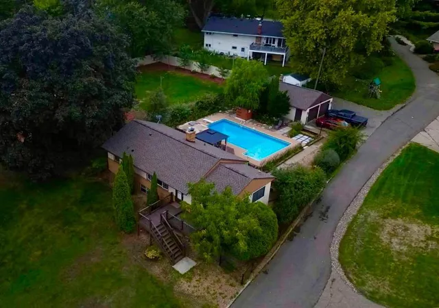 Photo 1 of Single family home for sale at 1949 Arcade St, Maplewood, MN 55109 | MLS# 7161289 | Listing updated on 2026-10-24