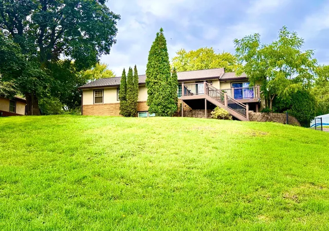 Photo 3 of Single family home for sale at 1949 Arcade St, Maplewood, MN 55109 | MLS# 7161289 | Listing updated on 2026-10-29