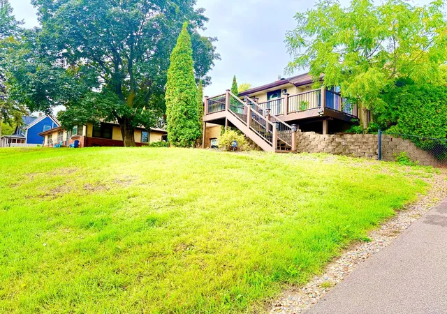 Photo 4 of Single family home for sale at 1949 Arcade St, Maplewood, MN 55109 | MLS# 7161289 | Listing updated on 2026-10-29