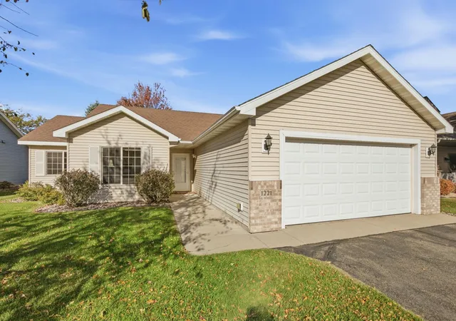 Photo 3 of Single family home for sale at 1221 Willow Pond Dr, Waite Park, MN 56387 | MLS# 7161299 | Listing updated on 2026-10-21