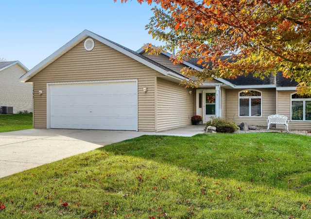 Photo 1 of Townhouse for sale at 1493 General Sieben Dr, Hastings, MN 55033 | MLS# 7161314 | Listing updated on 2026-10-23