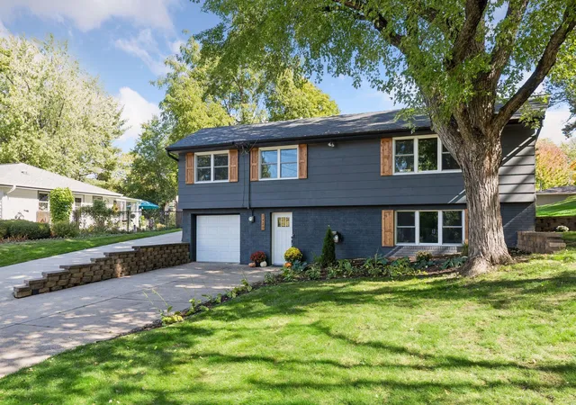 Photo 2 of Single family home for sale at 1420 Yosemite Ave N, Minneapolis, MN 55422 | MLS# 7161327 | Listing updated on 2026-10-21