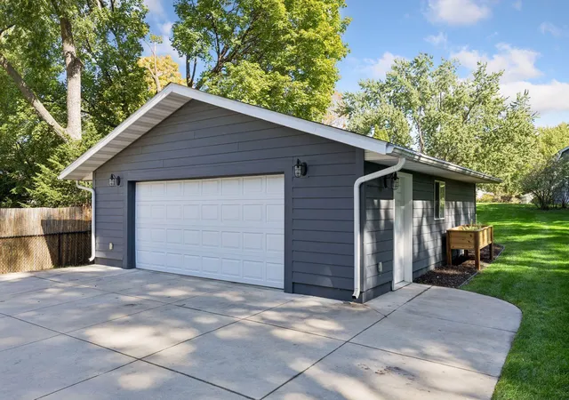 Photo 4 of Single family home for sale at 1420 Yosemite Ave N, Minneapolis, MN 55422 | MLS# 7161327 | Listing updated on 2026-10-21