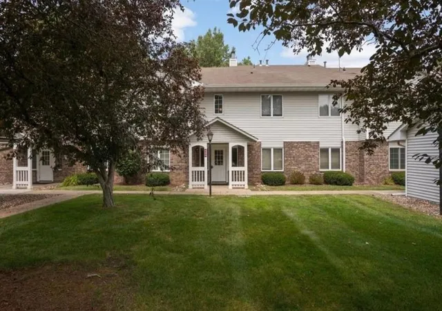 Listing Photo 2 - Condo for sale in building located at 3575 Blue Jay Wy, Eagan, MN 55123 - Unit #202