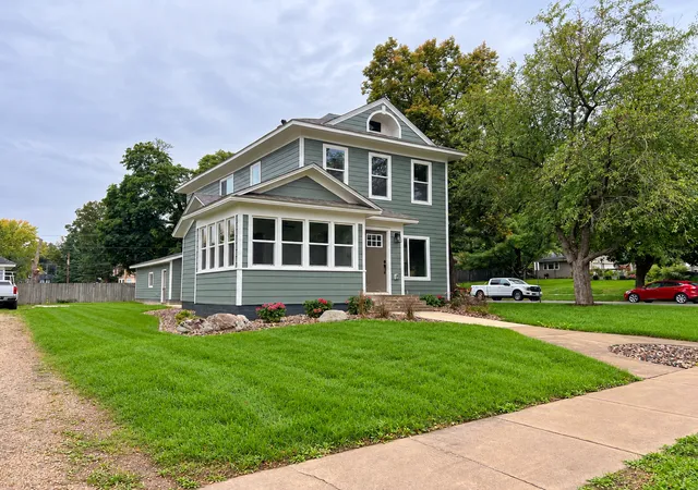 Photo 2 of Single family home for sale at 627 W Fountain St, Albert Lea, MN 56007 | MLS# 7161344 | Listing updated on 2026-10-21