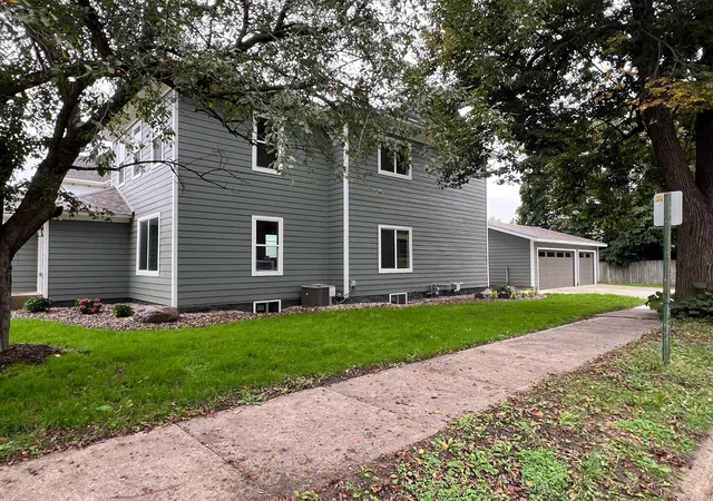 Photo 3 of Single family home for sale at 627 W Fountain St, Albert Lea, MN 56007 | MLS# 7161344 | Listing updated on 2026-10-21