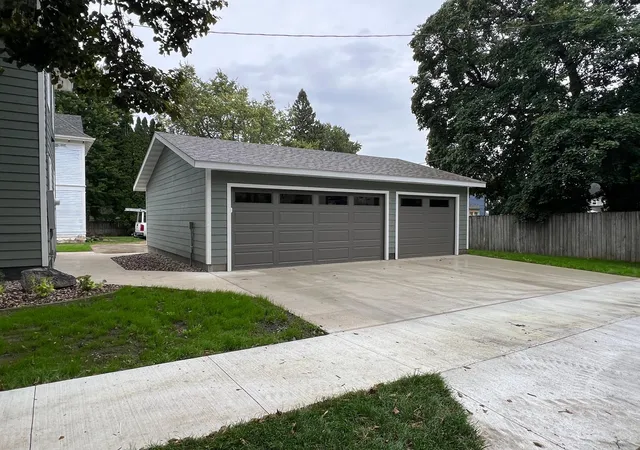 Photo 4 of Single family home for sale at 627 W Fountain St, Albert Lea, MN 56007 | MLS# 7161344 | Listing updated on 2026-10-21