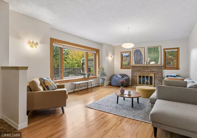 Photo 4 of Sale Pending at 2299 Edgcumbe Rd, Saint Paul, MN 55116 | MLS# 7161346 | Listing updated on 2026-10-19
