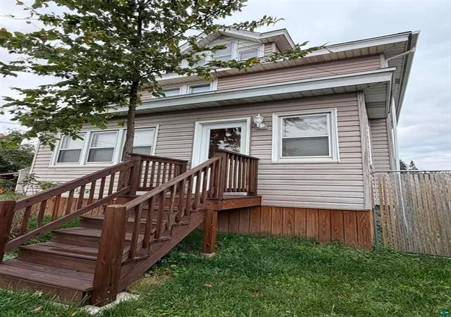 Photo 3 of Single family home for sale at 3105 W 3rd Street, Duluth, MN 55806 | MLS# 7161356 | Listing updated on 2026-10-17