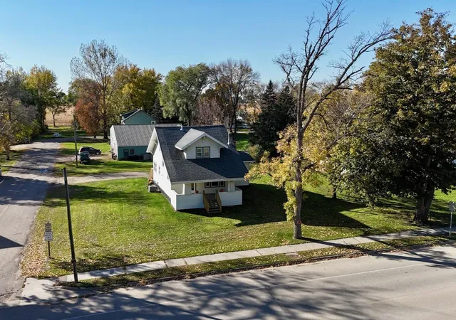 Photo 1 of Single family home for sale at 606 Minnesota Ave, Wendell, MN 56590 | MLS# 7161360 | Listing updated on 2026-10-20