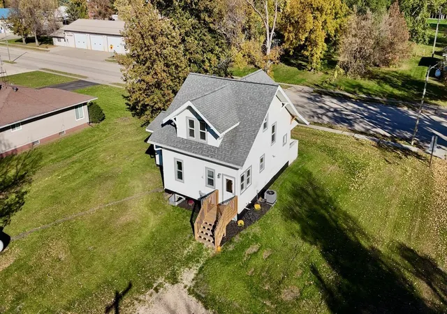 Photo 3 of Single family home for sale at 606 Minnesota Ave, Wendell, MN 56590 | MLS# 7161360 | Listing updated on 2026-10-20