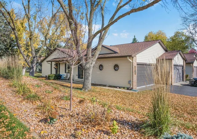 Photo 1 of Single family home for sale at 14312 Glenda Dr, Apple Valley, MN 55124 | MLS# 7161377 | Listing updated on 2026-10-30