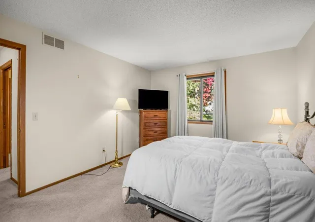 Photo 4 of Single family home for sale at 14312 Glenda Dr, Apple Valley, MN 55124 | MLS# 7161377 | Listing updated on 2026-10-30