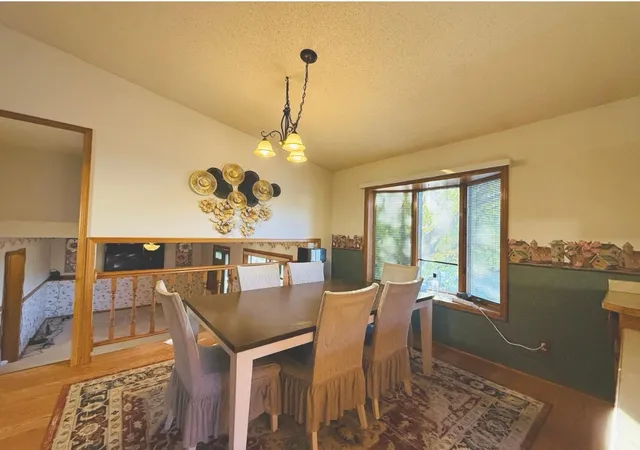 Photo 4 of Single family home for sale at 886 Iroquois Ave, Saint Paul, MN 55119 | MLS# 7161390 | Listing updated on 2026-10-19