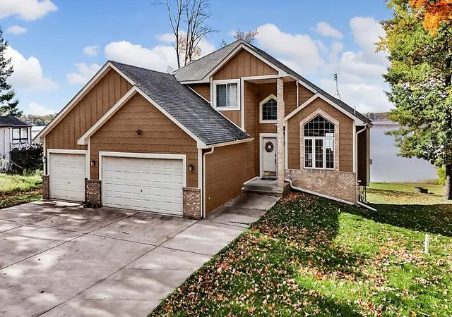 Photo 3 of Single family home for sale at 17881 Feather Ln, Pine City, MN 55063 | MLS# 7161392 | Listing updated on 2026-10-23