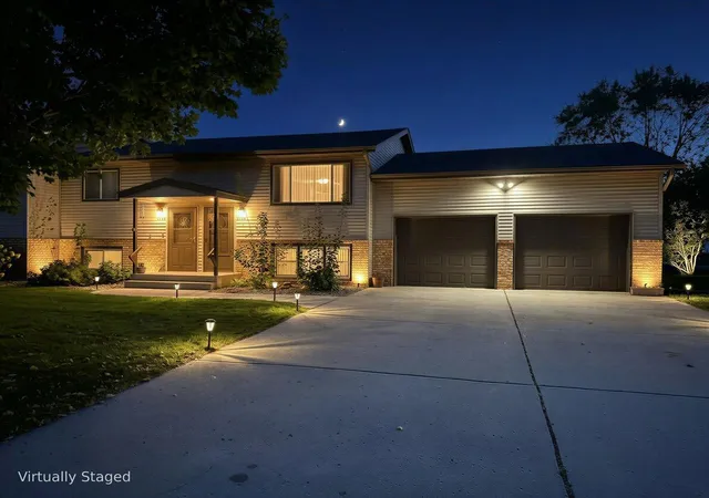 Photo 2 of Single family home for sale at 2402 Kenwood Dr Sw, Willmar, MN 56201 | MLS# 7161412 | Listing updated on 2026-10-22