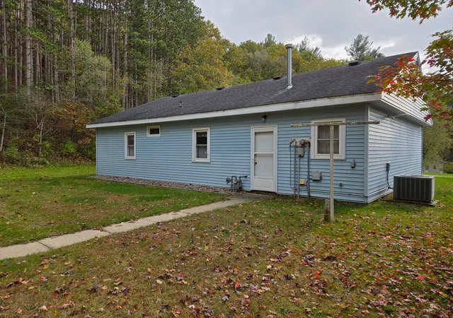 Photo 4 of Sale Pending at 805 E Pine St, Rushford, MN 55971 | MLS# 7161431 | Listing updated on 2026-10-19