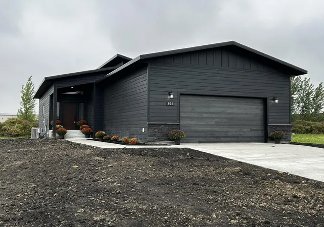Photo 1 of Single family home for sale at 801 1st Avenue Nw, Hillsboro, ND 58045 | MLS# 7161432 | Listing updated on 2026-10-18