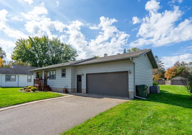 Photo 3 of Single family home for sale at 912 SE 12th Street, Brainerd, MN 56401 | MLS# 7161434 | Listing updated on 2026-10-24