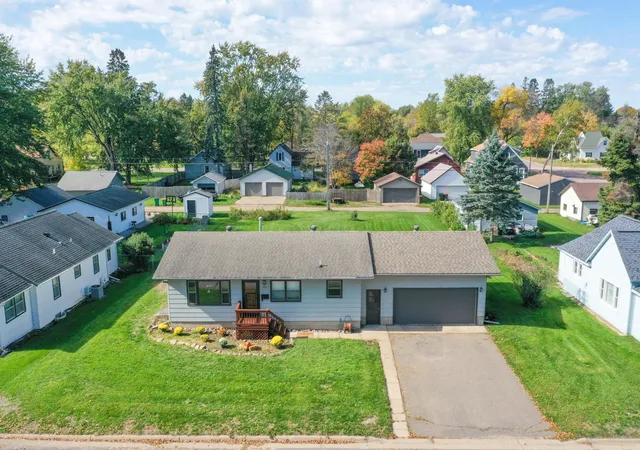 Photo 4 of Single family home for sale at 912 SE 12th Street, Brainerd, MN 56401 | MLS# 7161434 | Listing updated on 2026-10-24