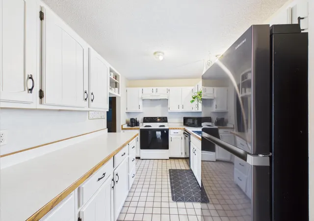 Photo 4 of Single family home for sale at 3532 Pilgrim Ln N, Plymouth, MN 55441 | MLS# 7161442 | Listing updated on 2026-10-21