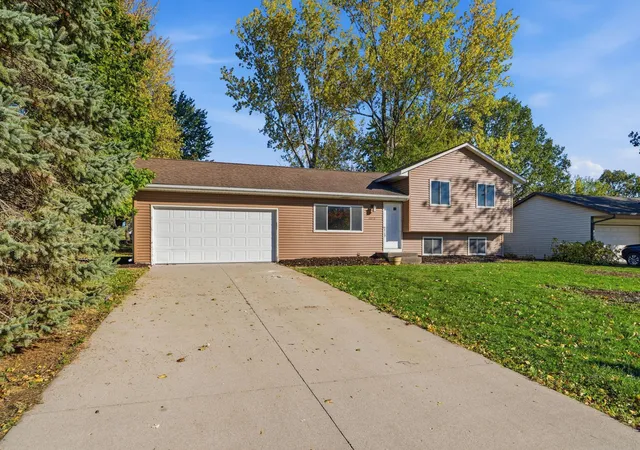 Photo 1 of Single family home for sale at 2613 Wimbledon Dr, Saint Paul, MN 55125 | MLS# 7161443 | Listing updated on 2026-10-19