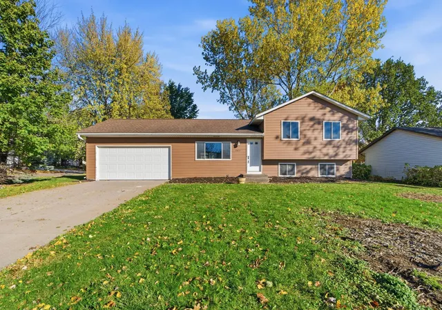 Photo 2 of Single family home for sale at 2613 Wimbledon Dr, Saint Paul, MN 55125 | MLS# 7161443 | Listing updated on 2026-10-19