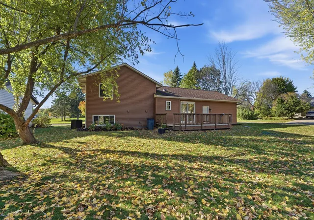 Photo 4 of Single family home for sale at 2613 Wimbledon Dr, Saint Paul, MN 55125 | MLS# 7161443 | Listing updated on 2026-10-19