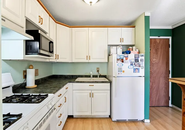 Listing Photo 4 - Condo for sale in building located at 7282 72nd Ln N, Brooklyn Park, MN 55428 - Unit #345