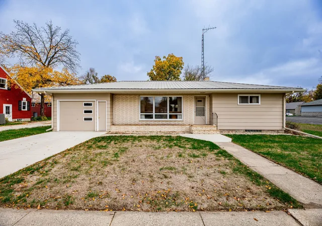Photo 2 of Single family home for sale at 7 Main St, Lisbon, ND 58054 | MLS# 7161498 | Listing updated on 2026-10-21