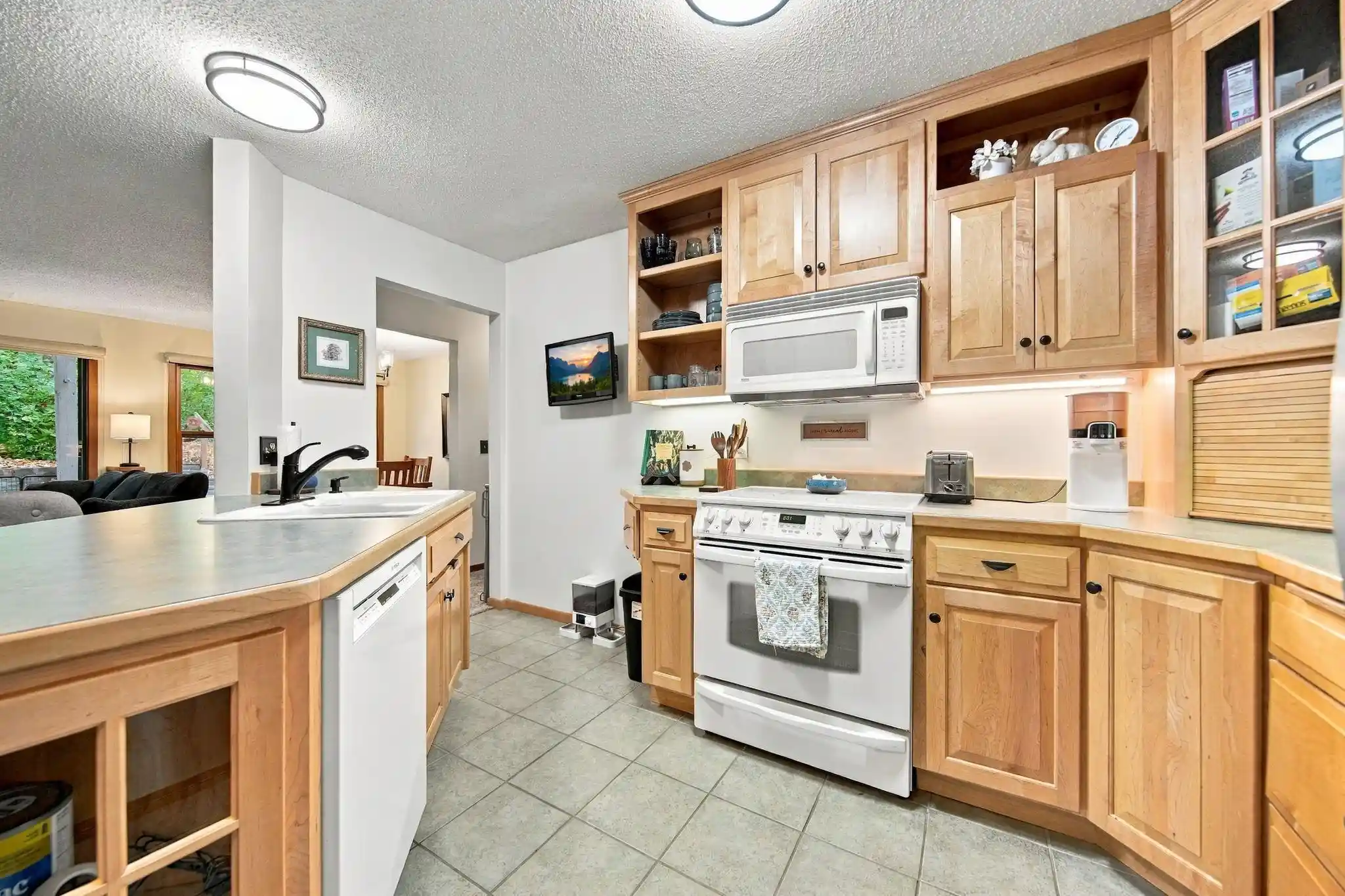 Listing Photo 2 - Condo for sale in 15805 26th Ave N located at 15805 26th Ave N, Plymouth, MN 55447 - Unit 15805 26th Avenue N