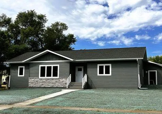 Photo 1 of Single family home for sale at 902 Forest St, Lisbon, ND 58054 | MLS# 7161610 | Listing updated on 2026-10-18
