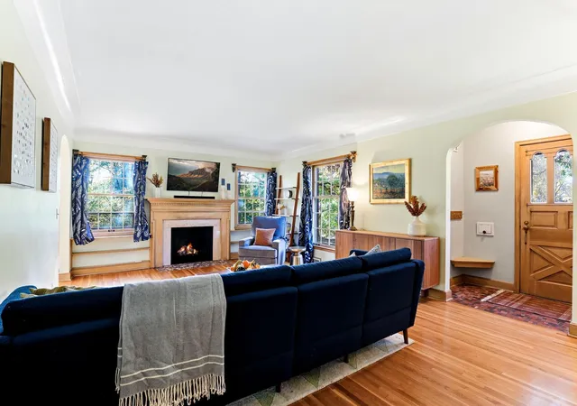 Photo 3 of Single family home for sale at 3316 Chowen Ave N, Minneapolis, MN 55422 | MLS# 7161627 | Listing updated on 2026-10-22