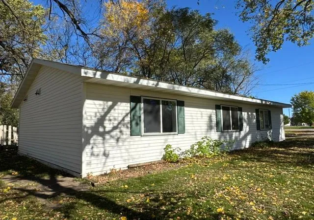 Photo 3 of Single family home for sale at 201 Sw Thompson St, Verndale, MN 56481 | MLS# 7161628 | Listing updated on 2026-10-18