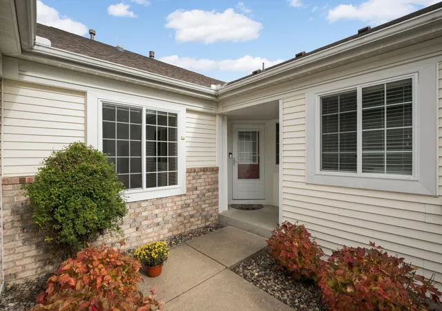 Photo 3 of Single family home for sale at 18716 Kalmar Ct, Lakeville, MN 55044 | MLS# 7161632 | Listing updated on 2026-10-21