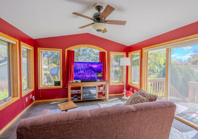 Photo 4 of Single family home for sale at 9142 Lanewood Ln N, Maple Grove, MN 55369 | MLS# 7161646 | Listing updated on 2026-10-19