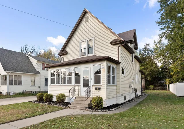 Photo 1 of Single family home for sale at 807 7th Avenue Se, Austin, MN 55912 | MLS# 7161648 | Listing updated on 2026-10-18