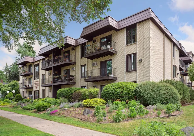 Listing Photo 4 - Condo for sale in building located at 2809 E Minnehaha Pkwy, Minneapolis, MN 55417 - Unit #103