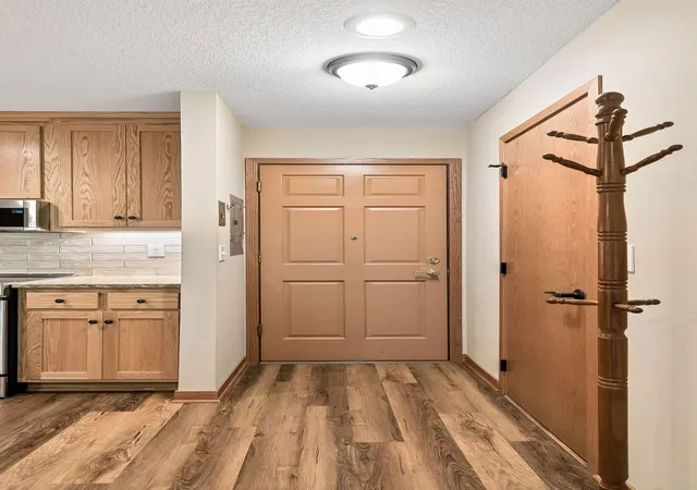 Listing Photo 5 - Condo for sale in building located at 2809 E Minnehaha Pkwy, Minneapolis, MN 55417 - Unit #103