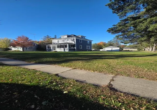 Photo 3 of Single family home for sale at 604 S Swift Ave, Litchfield, MN 55355 | MLS# 7161688 | Listing updated on 2026-10-22