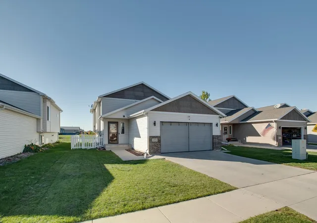 Photo 2 of Single family home for sale at 4892 51st Avenue S, Fargo, ND 58104 | MLS# 7161691 | Listing updated on 2026-10-27